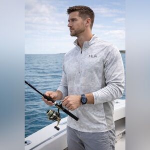 Huk Fishing Quarter Zip Fleece Pullover Men’s Small Long Sleeve White Gray Print